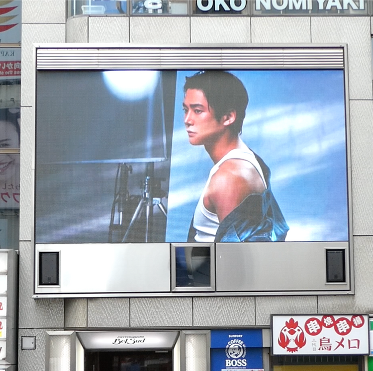 [izna KOKO] Osaka Tombori Station recommended advertisement example (2025/11)