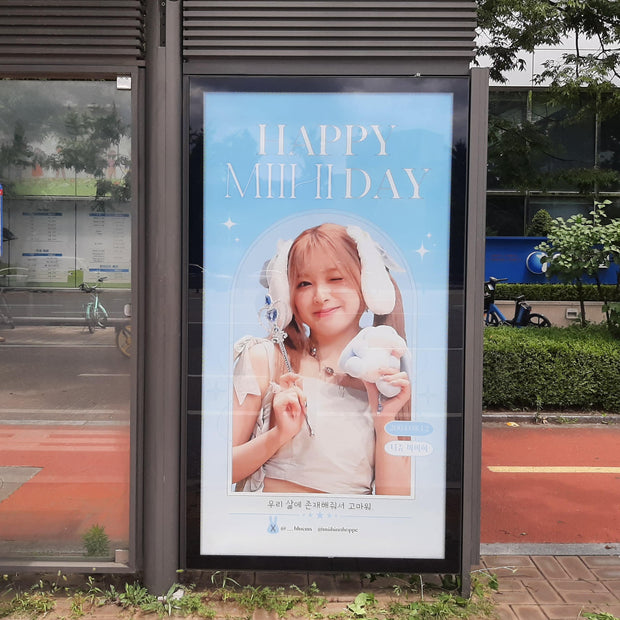 [NiziU Miihi] JYP bus shelter ads example of favourite ads (2024/07)