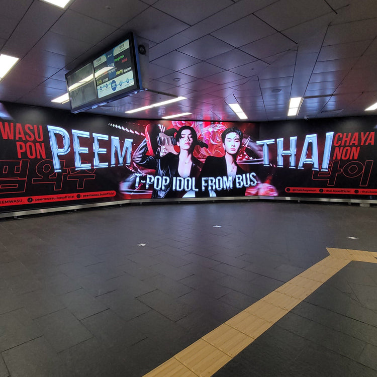 [BUS PEEMWASU & THAI] Hongik University Station Digital Signage Promotional Advertisement Example (2026/02)